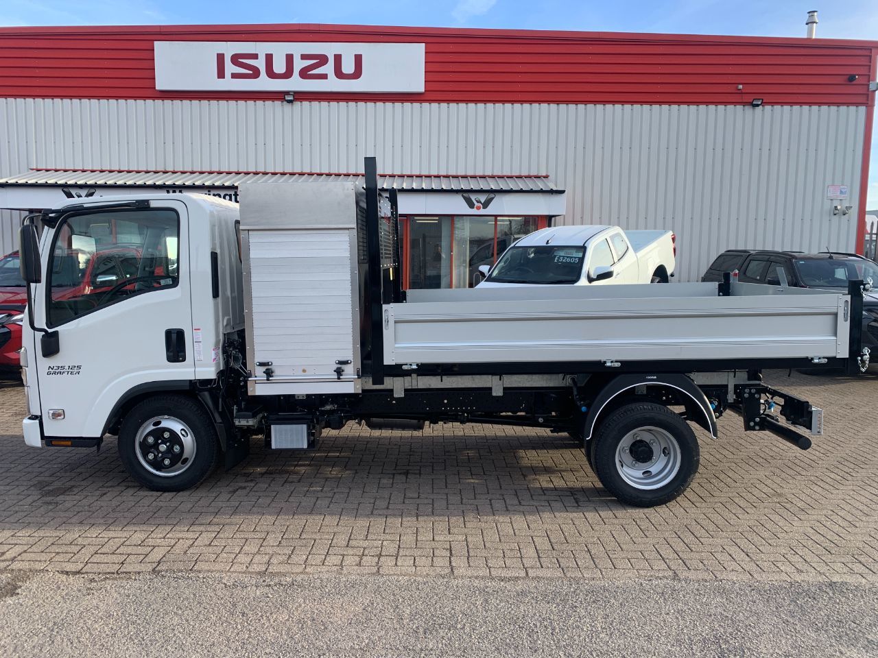 2025 Isuzu Truck N35